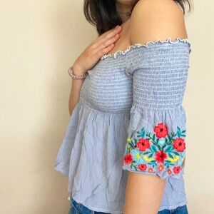 HOLLISTER OFF THE SHOULDER EMBROIDERED FLORAL TOP